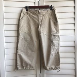 Columbia Outdoor Khakis Cargo Capris Size 6